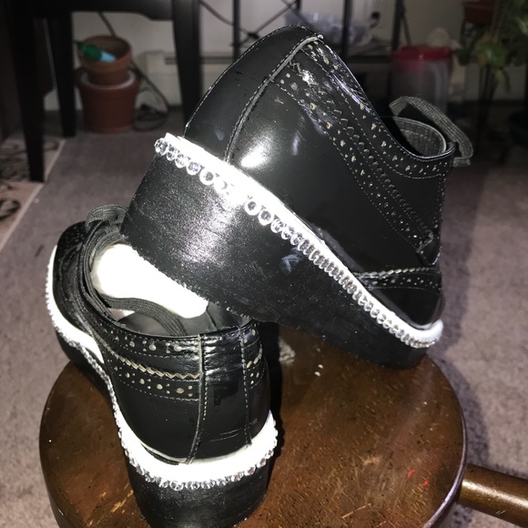 💘💘FINAL SALE⬇️⬇️💘💘EMBELLISHED WING TIP💘💘 - Picture 6 of 9